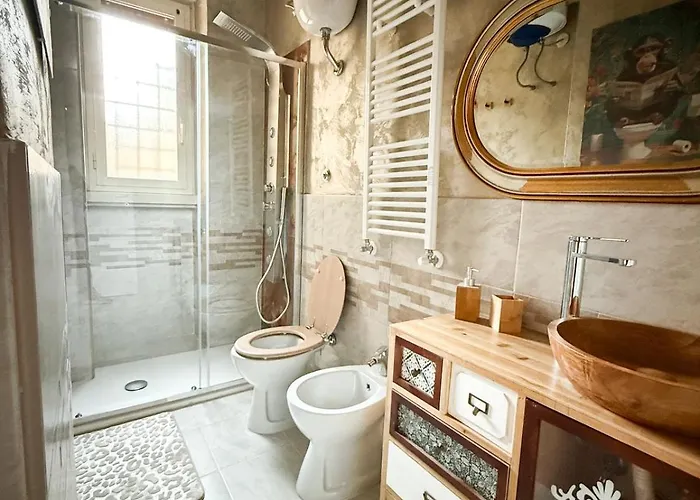 Apartment Picchio Garbatella - 800mt To Metro - 3 Stops From The Colosseum 2 Air Conditioned With 2 Bathroom Rom
