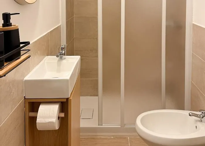 Picchio Garbatella - 800mt To Metro - 3 Stops From The Colosseum 2 Air Conditioned With 2 Bathroom Apartment *